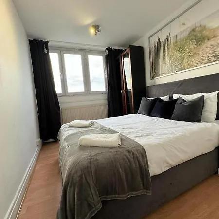 Comfortable Family Near Apartment