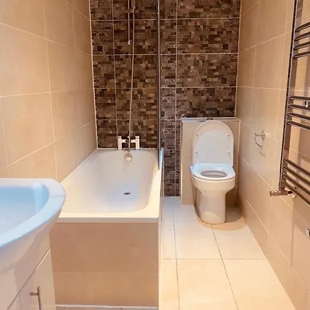 Spacious 1 Bed Flat In The Apartamento