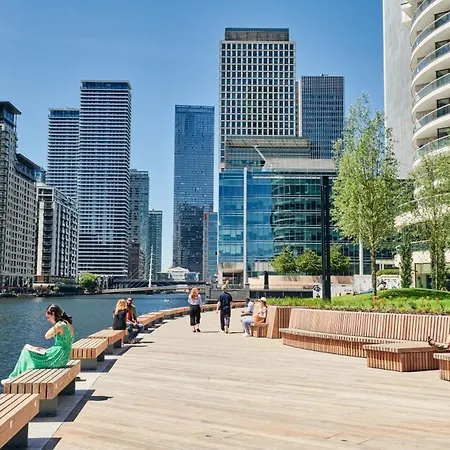 Londwell, Canary Wharf Riverside Retreat, Balcony & Views