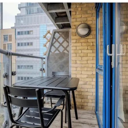 Londwell, Canary Wharf Riverside Retreat, Balcony & Views Appartement