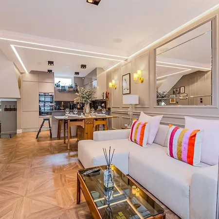 Stylish 2br Flat W Gardn In Wood Green, 2 Min Tube *