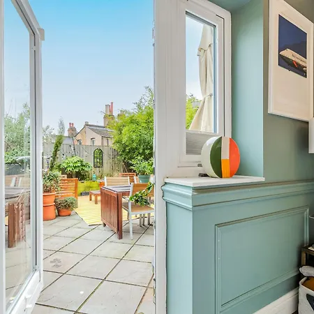 Stylish 2br Flat W Gardn In Wood Green, 2 Min Tube * 伦敦
