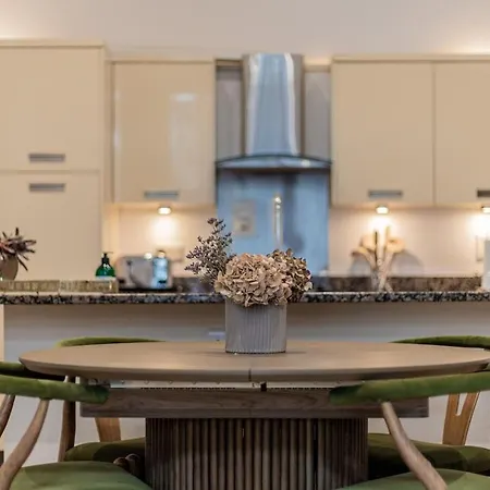 Elegant 1 Bedroom Flat In The Heart Of Kensington *