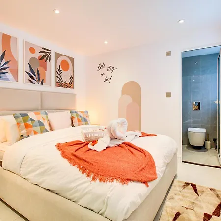 Apartment Modern Ground Floor, 2 Bed, 2 Bath By Livra Estate Short Lets & Serviced South With Garden *