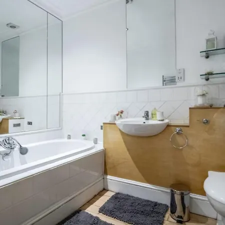 2br, Garden, Nespresso Machine, Direct Access * לונדון