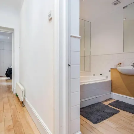 דירה 2br, Garden, Nespresso Machine, Direct Access *