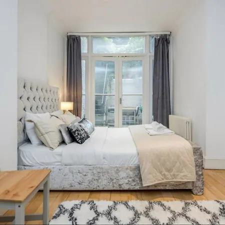 דירה 2br, Garden, Nespresso Machine, Direct Access לונדון