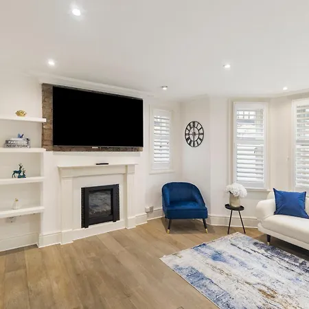 Stylish 2 Bedroom Flat In Prime Location Up To 5 Guests London