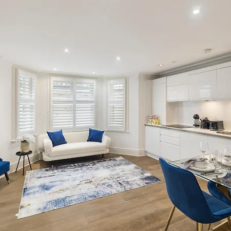 Stylish 2 Bedroom Flat In Prime Location Up To 5 Guests * London