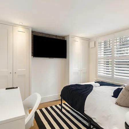 Stylish 2 Bedroom Flat In Prime Location Up To 5 Guests Apartment London