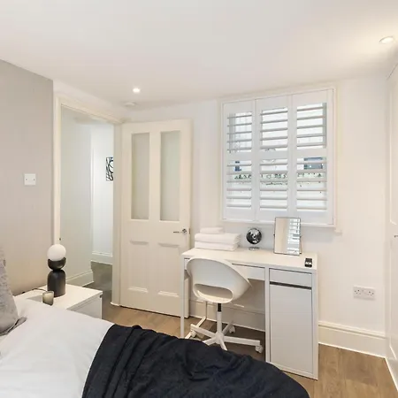 Stylish 2 Bedroom Flat In Prime Location Up To 5 Guests * London