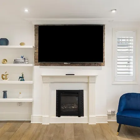 Apartment Stylish 2 Bedroom Flat In Prime Location Up To 5 Guests London