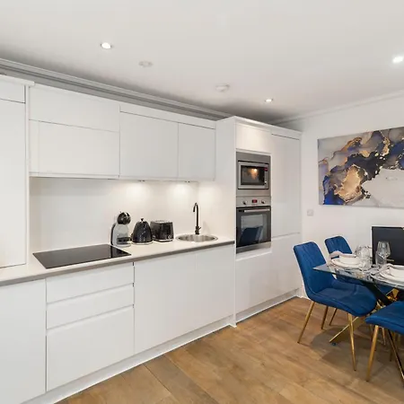 Stylish 2 Bedroom Flat In Prime Location Up To 5 Guests Apartment *