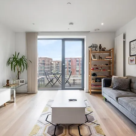 Riverside And Apartment *