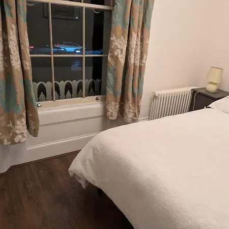 Hill House Guest house *