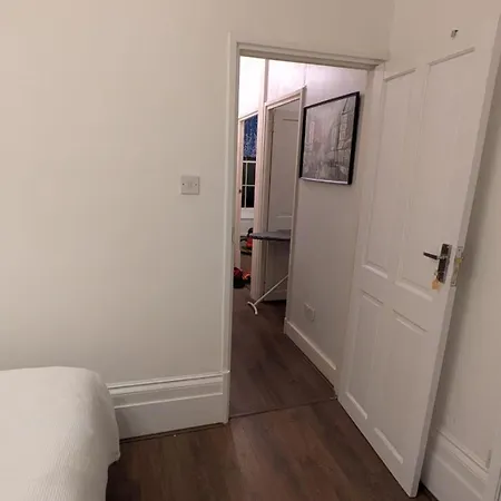 Guest house Hill House London