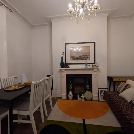 Guest house Hill House London