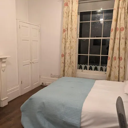 Guest house Hill House London