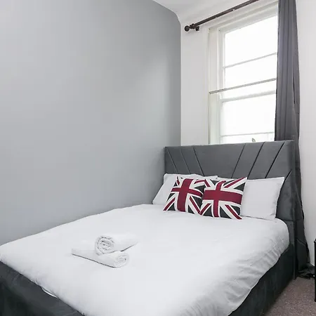 Hostel King Cross Collective - By Aura *