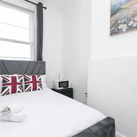 Hostel King Cross Collective - By Aura *