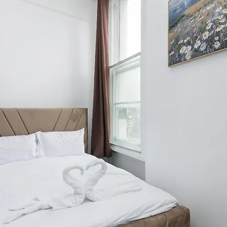 Hostel King Cross Collective - By Aura *