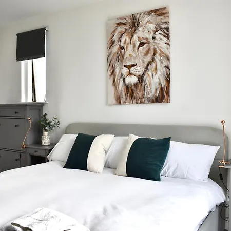 Balcony High End 2-bed Flat In Camberwell For 6 Long Term London