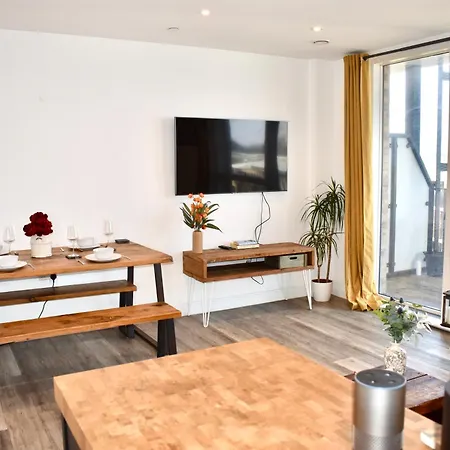 Apartment Balcony High End 2-bed Flat In Camberwell For 6 Long Term