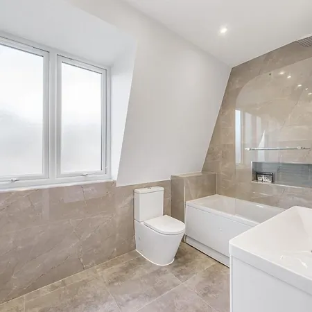Apartment 2 Bed Spacious Brand New Flat London