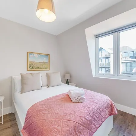 2 Bed Spacious Brand New Flat *