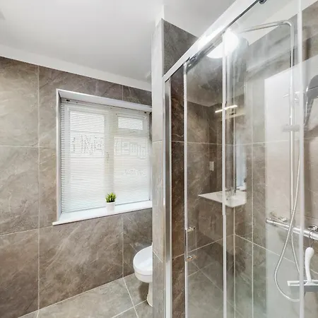 Stylish & Spacious Modern Near Dalston Kingsland Station * London