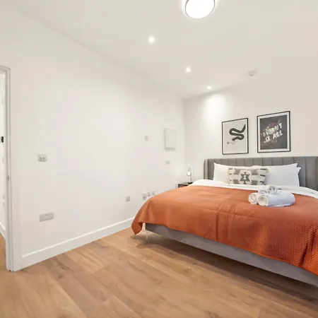 Stylish & Spacious Modern Near Dalston Kingsland Station Apartment *