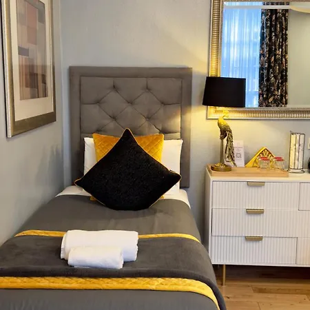 Piccolino Hyde Park 2*