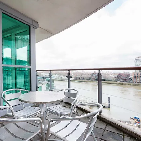 Veeve - River Views From Vauxhall Apartment