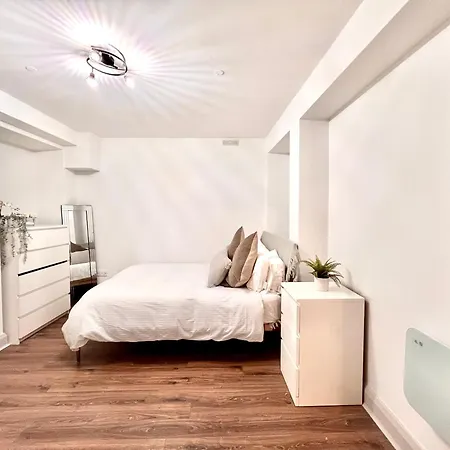 Fully Refurbed 2025 1 Minute To Old Street Station Apartment
