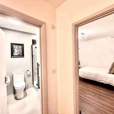 Fully Refurbed 2025 1 Minute To Old Street Station Apartment *