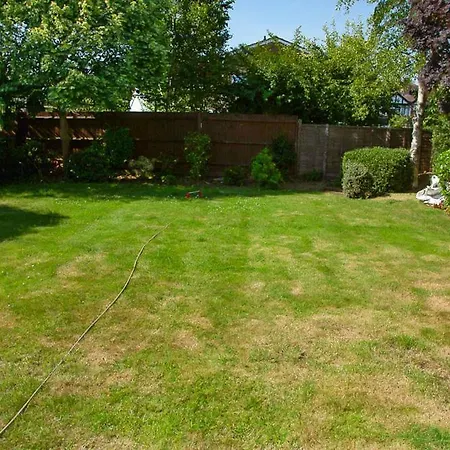 Nicely Decorated 3 Bedroom House Near Heathrow, London