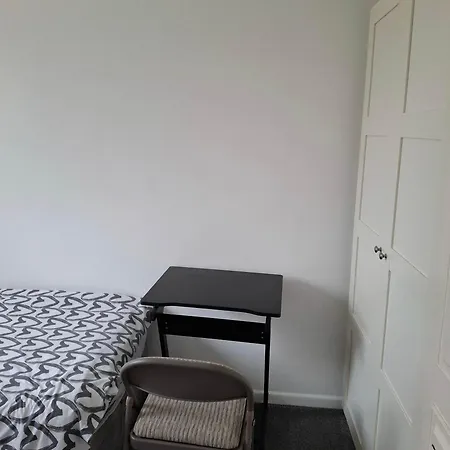 Nicely Decorated 3 Bedroom House Near Heathrow, London
