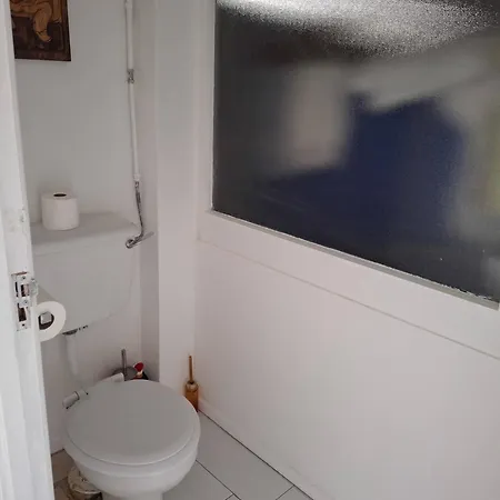 Nicely Decorated 3 Bedroom House Near Heathrow, London *