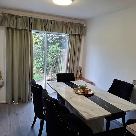 Holiday home Nicely Decorated 3 Bedroom House Near Heathrow, London
