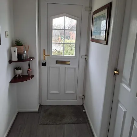 Holiday home Nicely Decorated 3 Bedroom House Near Heathrow, London Staines-upon-Thames