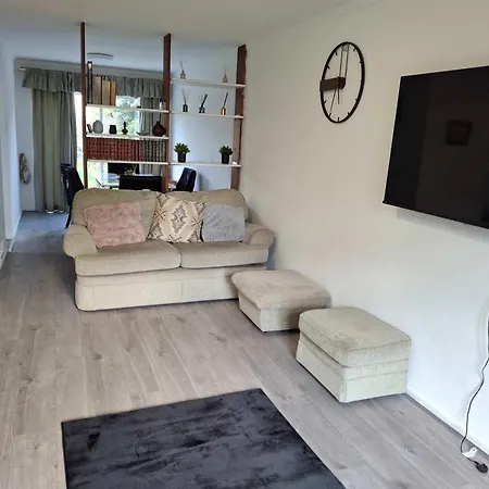 Holiday home Nicely Decorated 3 Bedroom House Near Heathrow, London