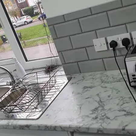 Exquisite And Modern 2 Bed Maisonette Holiday home Harmondsworth