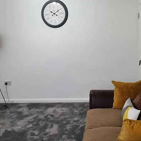 Exquisite And Modern 2 Bed Maisonette * Harmondsworth