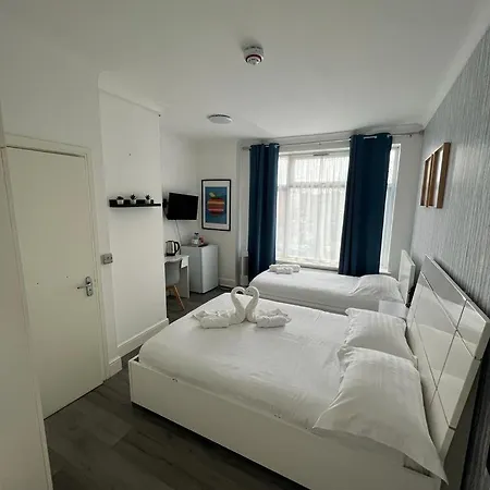 Diana Hotel *