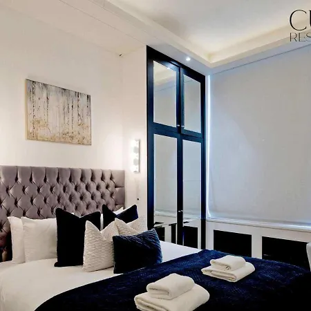 Harrods Hideaway 3 Bedroom Flat London