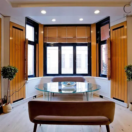 Harrods Hideaway 3 Bedroom Flat