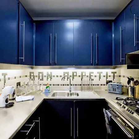 Harrods Hideaway 3 Bedroom Flat * London
