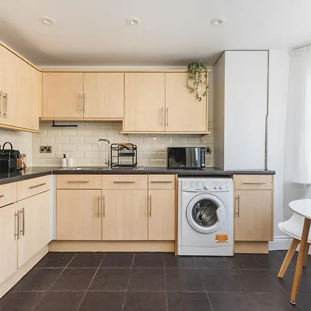 Holiday home Arte Stays: Spacious Garden House In Stratford With Free Parking *