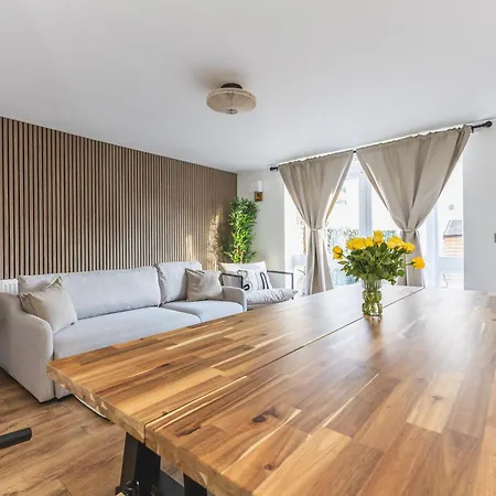 Arte Stays: Spacious Garden House In Stratford With Free Parking