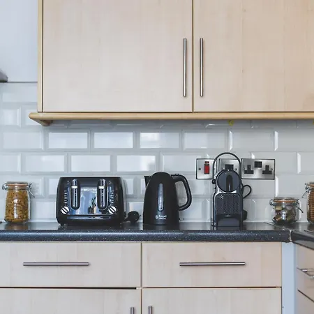 Arte Stays: Spacious Garden House In Stratford With Free Parking Holiday home